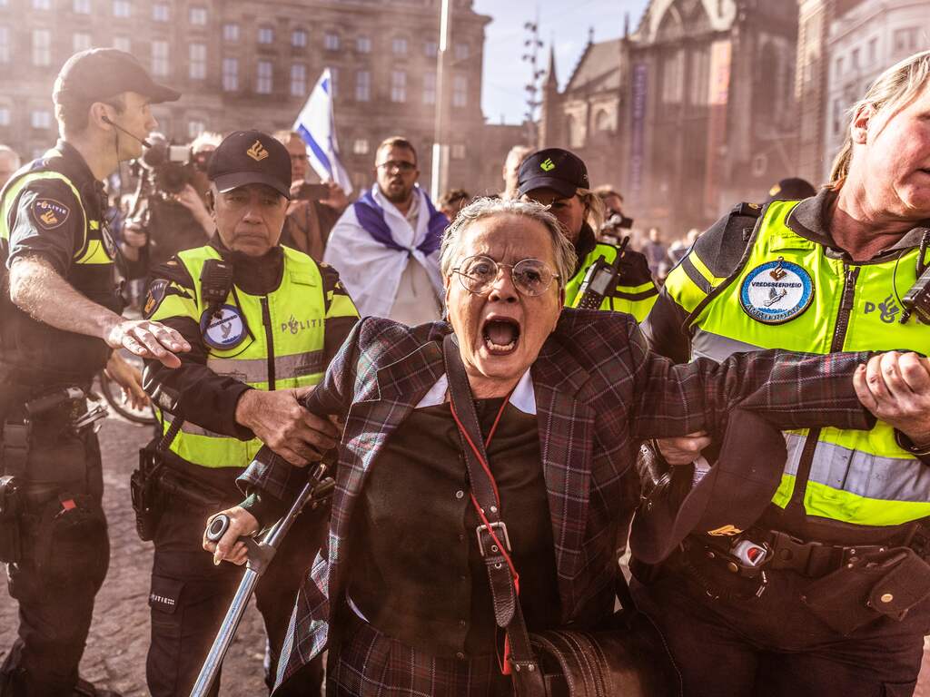 Meer dan driehonderd pro-Palestijnse demonstranten opgepakt in Amsterdam
