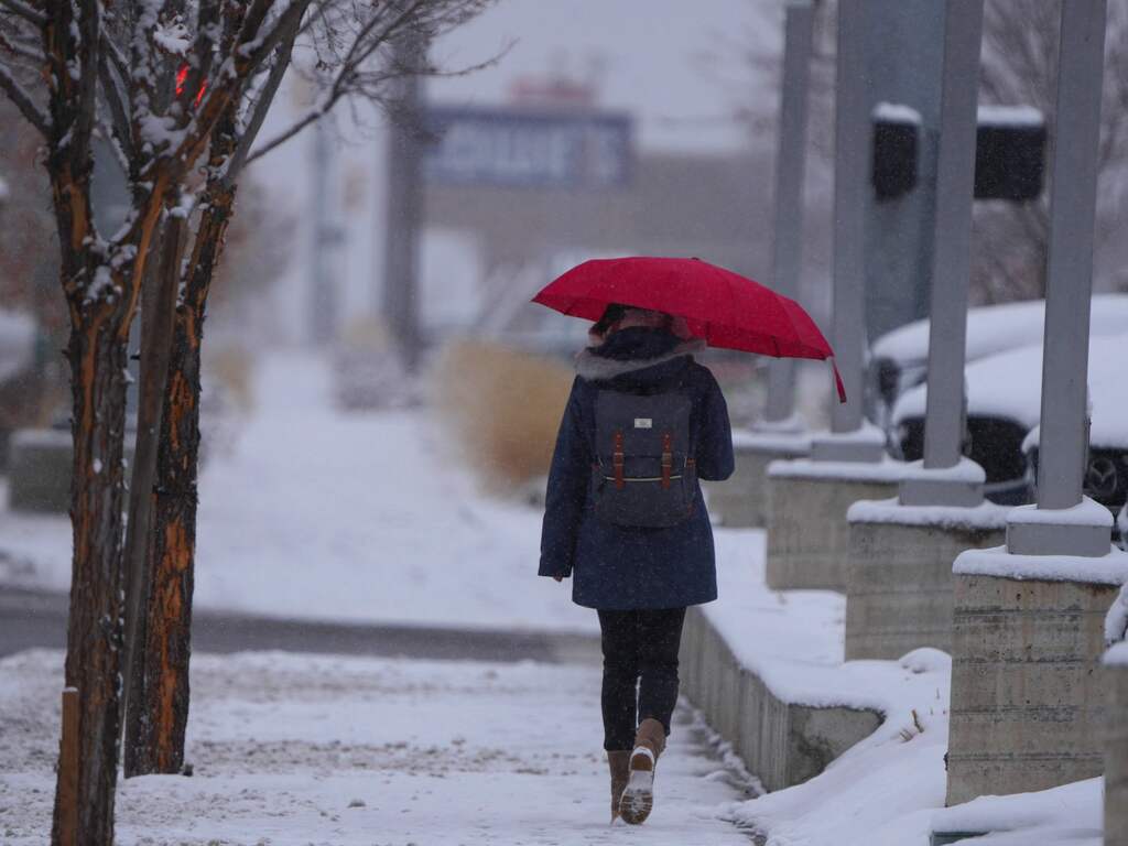 Weerbericht: Buien in het hele land, plaatselijk natte sneeuw mogelijk