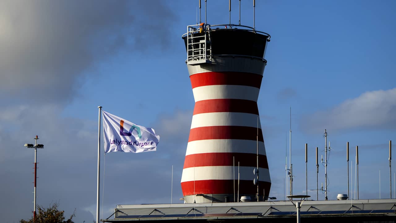 Naar de zon vanaf Lelystad Airport zit er voorlopig niet in: 'Stikstof moet dalen'