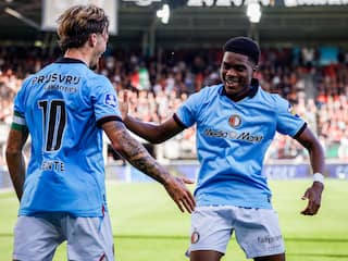 Debutant Schaken (17) pakt Eredivisie-record met prachtgoal bij zege Feyenoord