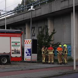 Video | Hulpdiensten aanwezig na brandstichting op Rotterdams spoor