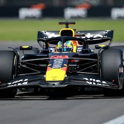 Red Bull-talent Lindblad sneller dan Tsunoda in vrije training zonder Verstappen