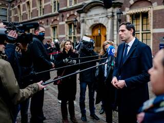 Demissionair kabinet trekt 'enig denkbare conclusie'; houdt vizier op corona