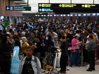 Vulkaanuitbarsting legt vliegverkeer Indonesië plat: 150.000 passagiers gestrand