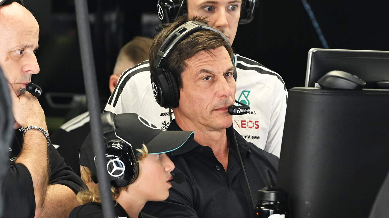 Foto bij Verstappen verpest slipstream Antonelli op Russell: 'Hij heeft ons pole gekost'