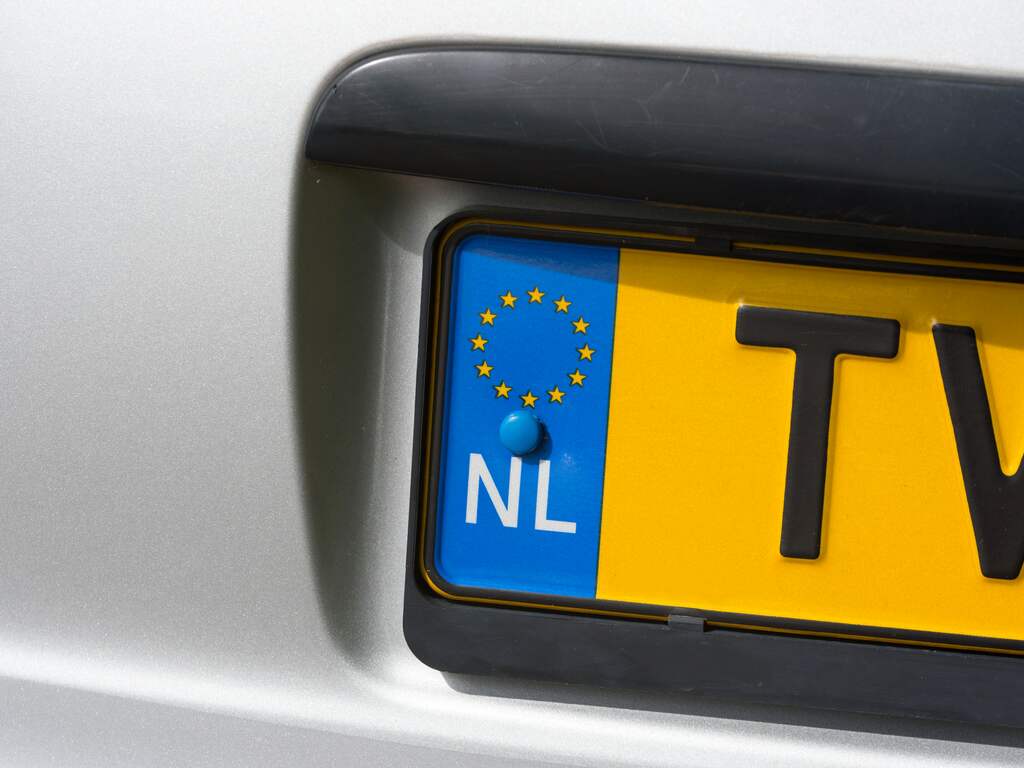 Brabantse ambtenaar opgepakt voor mogelijk verkopen kentekeninformatie