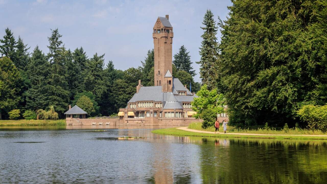 Hongerige herten vreten bloementuin van Berlage wéér kaal op De Hoge Veluwe
