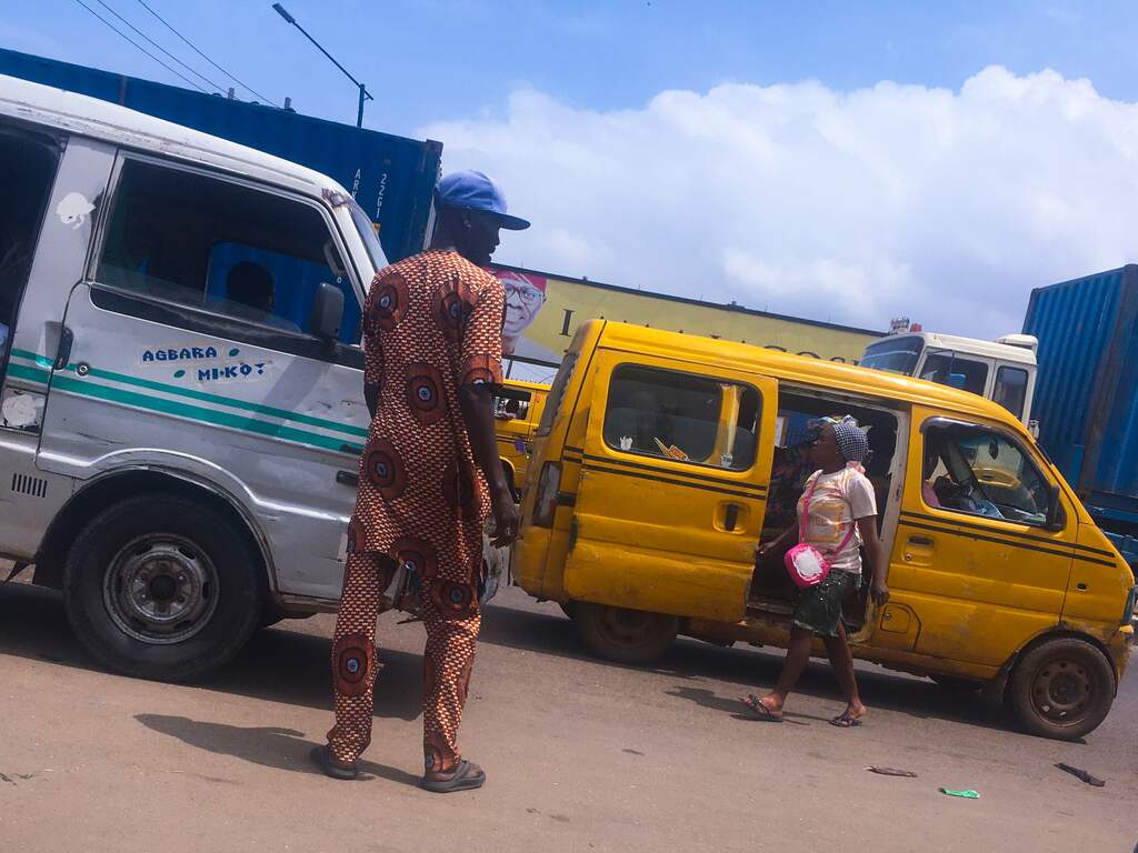 Gecrashte truck ontploft in Nigeria terwijl burgers brandstof tappen: 147 doden