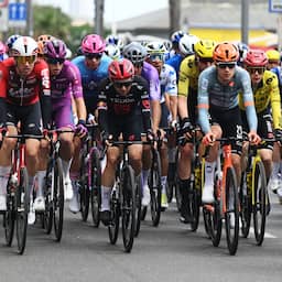 Live Giro | Sprintkans Groenewegen in finale met kasseien, bekijk de koerssituatie