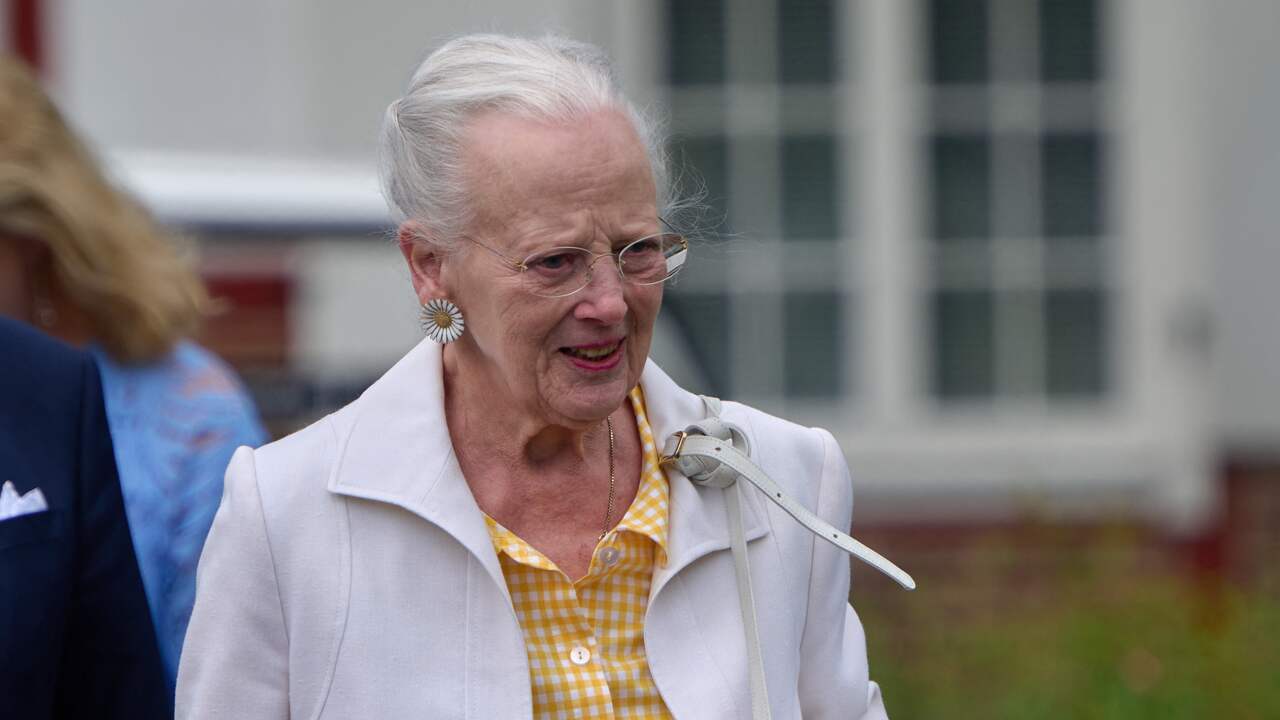 Deense koningin Margrethe (84) is na val weer aan het werk | Achterklap ...