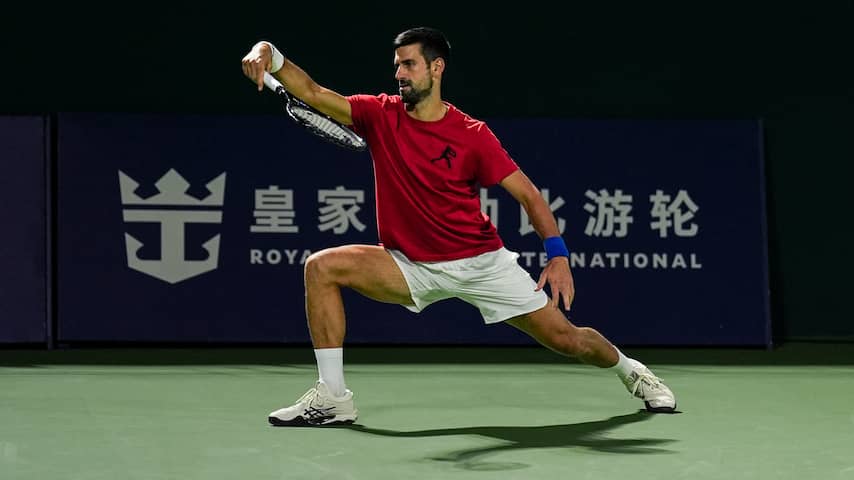 Djokovic laat zich direct verrassen in Shanghai na toernooizege in Peking