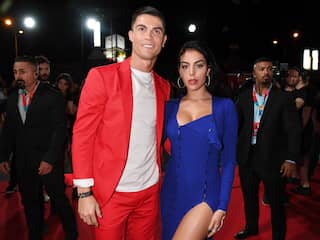 Ronaldo en Rodríguez kozen voor intieme bruiloft in woonkamer