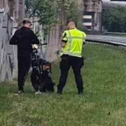 Politie haalt dronken man op fatbike van A10 in Amsterdam