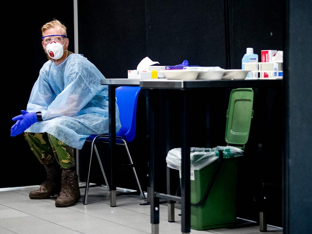 Aantal positieve tests vorige week gestabiliseerd, R-waarde zakt richting de 1