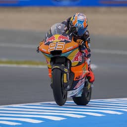 Video | Colin Veijer viert historische poleposition met wheelie