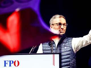 Radicaal-rechtse FPÖ volgens exitpoll aan kop bij verkiezingen Oostenrijk