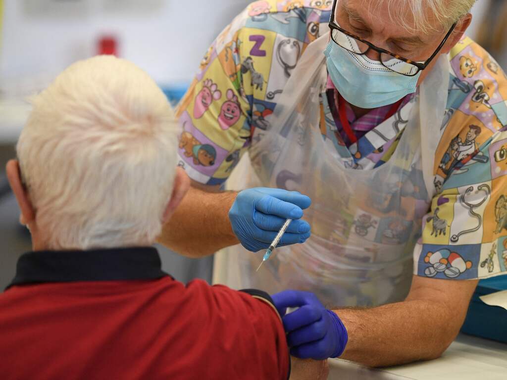 Bijna alle Engelse vijftigplussers hebben al eerste coronaprik gehad