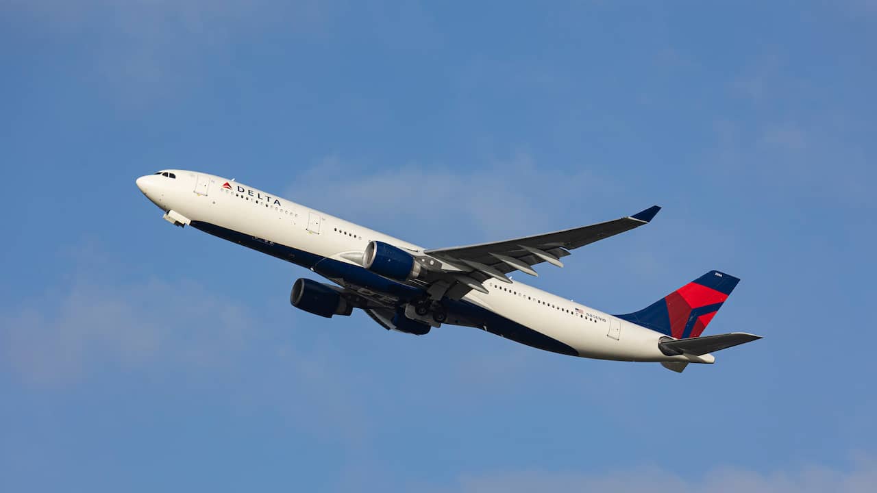 Vlucht van Amsterdam naar Detroit keert om nadat maden uit
