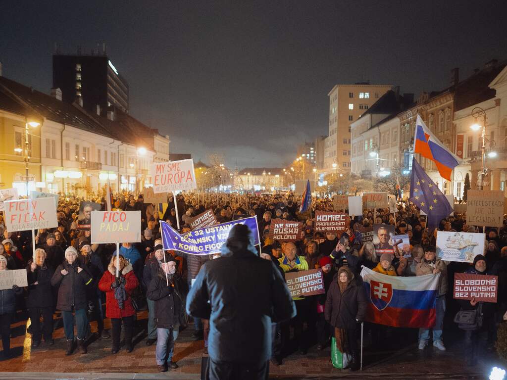 Gemoederen in Slowakije lopen op, tienduizenden protesteren tegen premier Fico