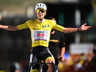 Live Tour | Pogacar viert winst op Alpe d'Huez, Rubio klapt achterop teamauto