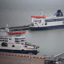 Gemaskerde mannen verstoren openbare orde in Britse havenstad Dover