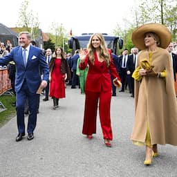 Live Koningsdag | Familie loopt door Dokkum, prins Maurits waagt zich aan fierljeppen