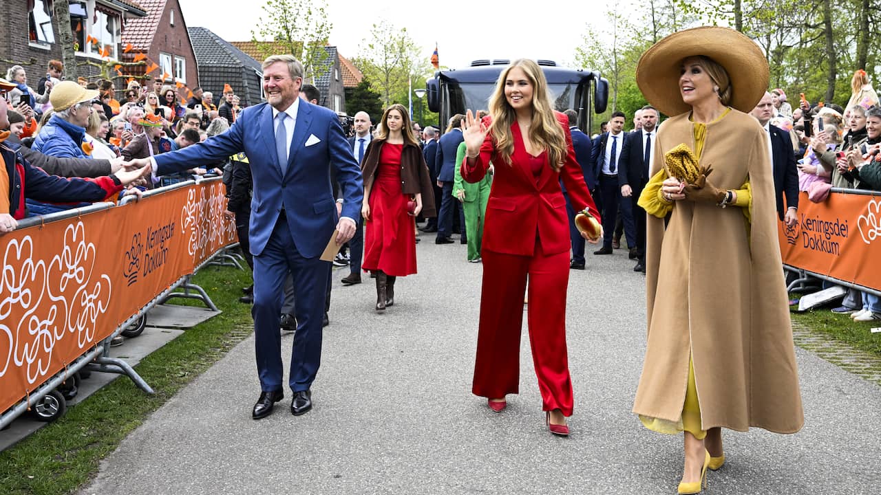Live Koningsdag | Koninklijke familie waagt zich niet aan fierljeppen in Dokkum