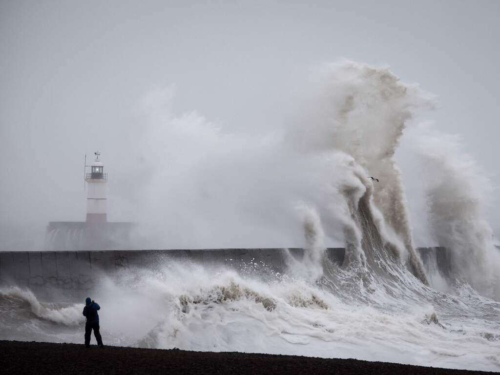 Storm Éowyn breekt nu al record met hardste windstoot ooit gemeten in Ierland