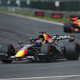 Live F1 | Hamilton tikt Russell van de baan, Verstappen derde in Spa