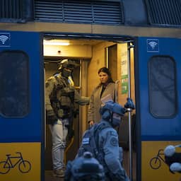 Treinverkeer weer opgestart na valse bommelding in trein bij Hilversum