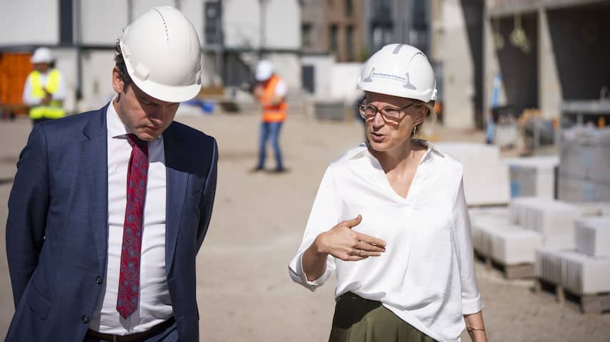 Minister wil op vijf nieuwe locaties bouw van 30.000 woningen versnellen