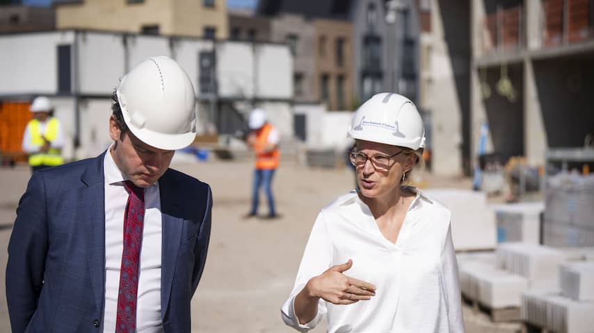 Foto bij Minister wil op vijf nieuwe locaties bouw van 30.000 woningen versnellen