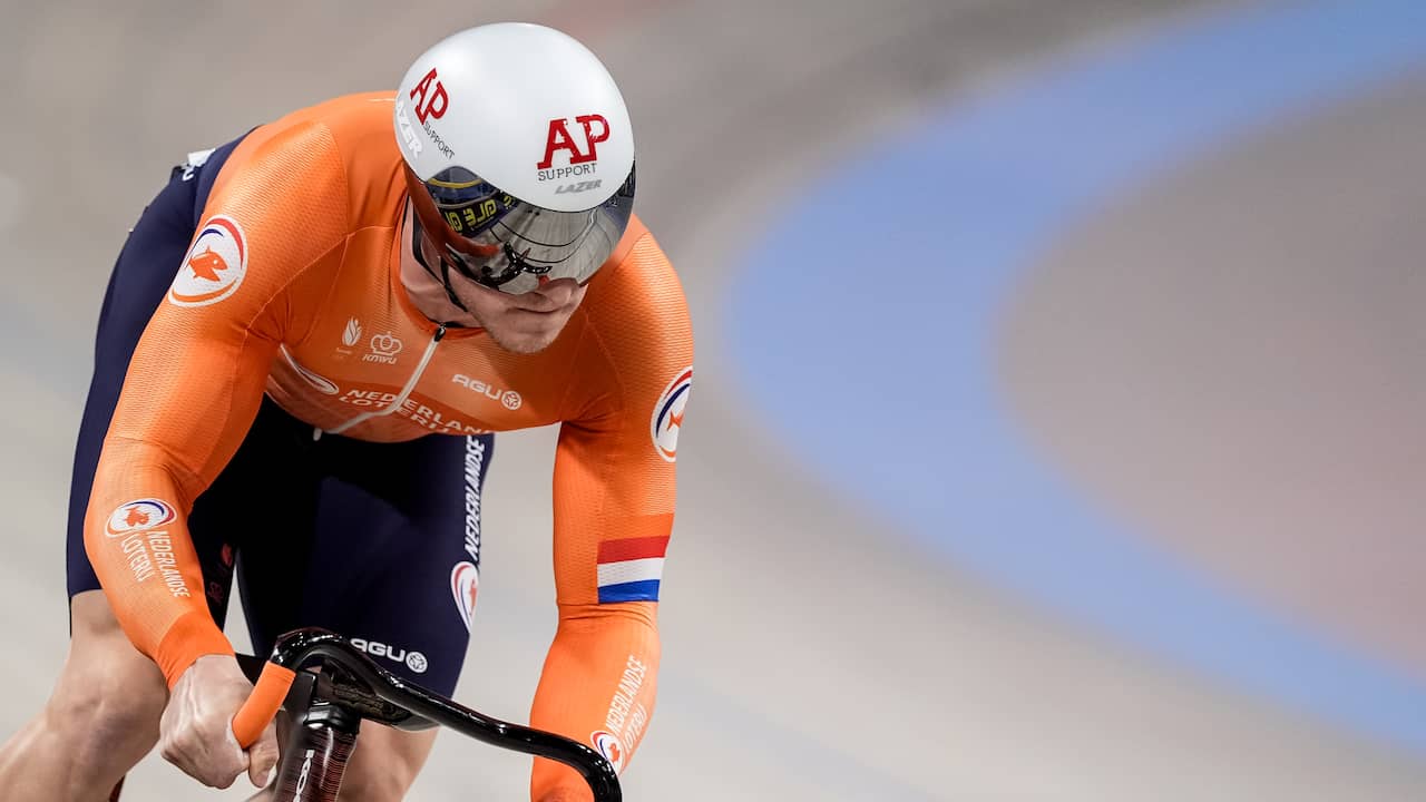 Hoogland pakt bij afwezigheid Lavreysen vijfde wereldtitel op kilometertijdrit