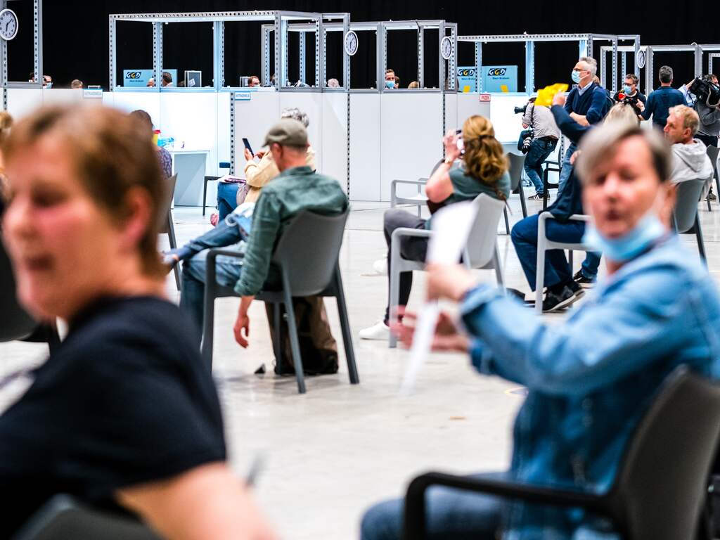 Bijna één miljoen extra coronavaccinaties geteld