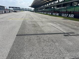 Foutje bij terugkeer F1 in Maleisië: poleposition op verkeerde plek geverfd