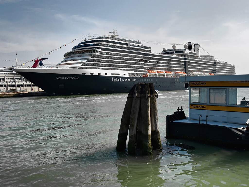OVV onderzoekt dodelijk ongeval op Nederlands cruiseschip in Caribisch gebied