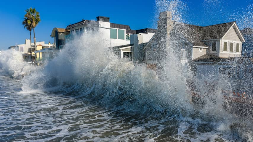 Hoge golven in Long Beach, Californië