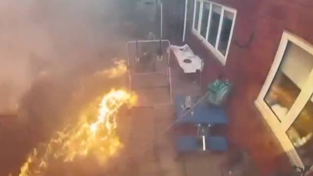 Deurbelcamera filmt hoe vuur zich vliegensvlug door Britse tuin verspreidt