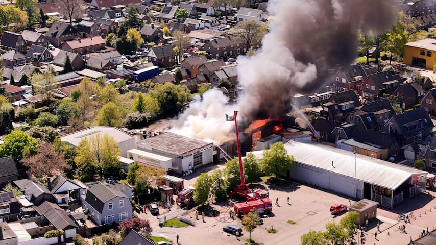 uitslaande-brand-bij-verhuisbedrijf-in-woonwijk-apeldoorn-hinder-door-rook.jpg