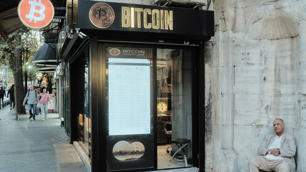 Bitcoin binnen een week ruim 20 procent meer waard geworden | Economie |  NU.nl