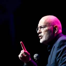 Timmermans droomt van grote linkse volksbeweging 'Er ligt nog een heel grote klus'