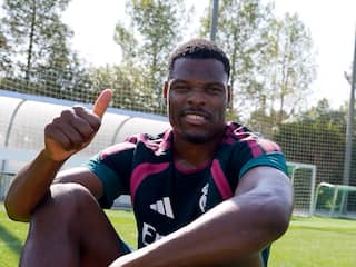 Dumfries traint onder toeziend oog van Mourinho voor het eerst bij Real