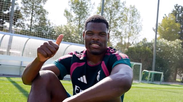 Dumfries traint onder toeziend oog van Mourinho voor het eerst bij Real