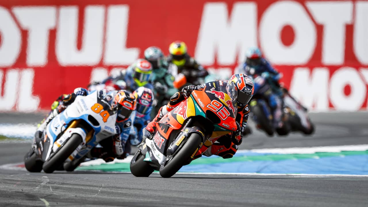 Live TT Assen | Veijer en Van den Goorbergh spelen bijrol in Moto2-race