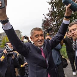 Eurosceptische populist Babis koerst af op ruime verkiezingszege in Tsjechië
