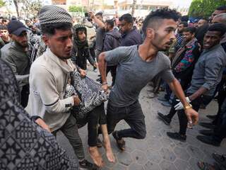 Doden en gewonden bij Israëlische luchtaanval nabij ziekenhuis in Gaza