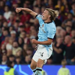 Steijn evenaart vader met goal tegen Barça: 'Ik dacht: dit moet mij ook ooit lukken'