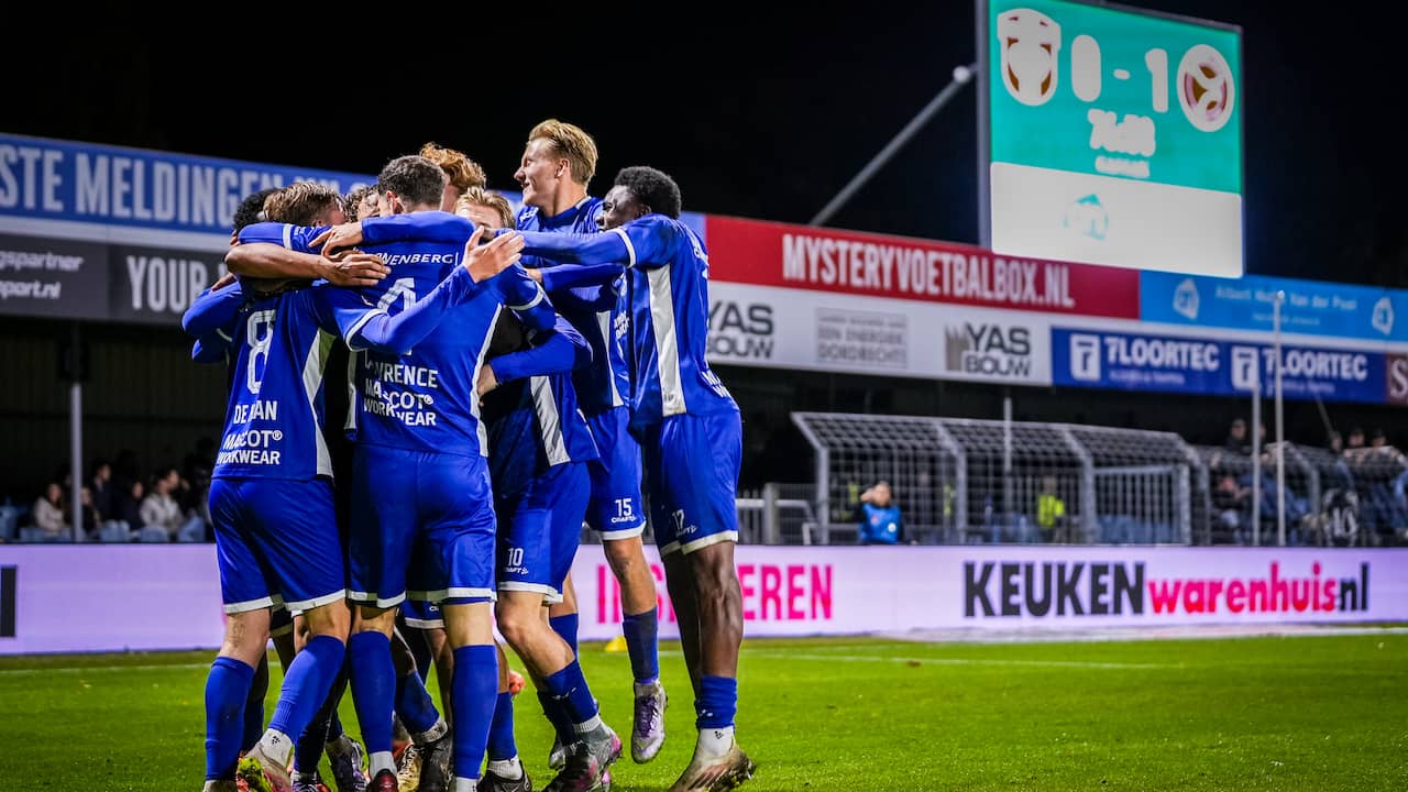 Almere, Jong PSV en Eindhoven beëindigen slechte reeks in Keuken Kampioen Divisie