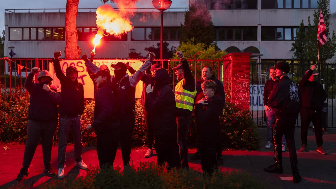 Van Apeldoorn tot Loosdrecht: geweld en vuurwerk domineren azc-protesten