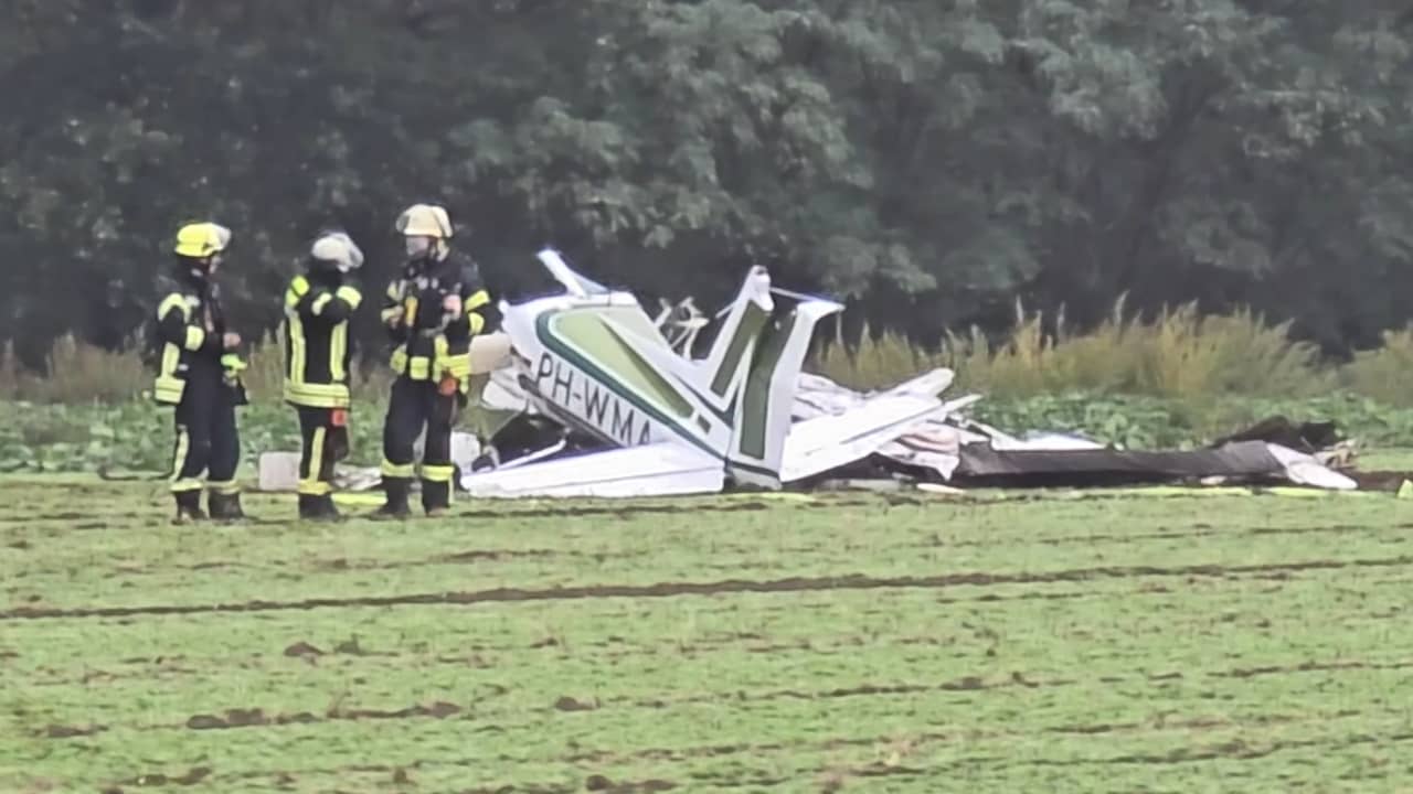 Gecrasht Nederlands vliegtuig onderzocht door Duitse politie en brandweer